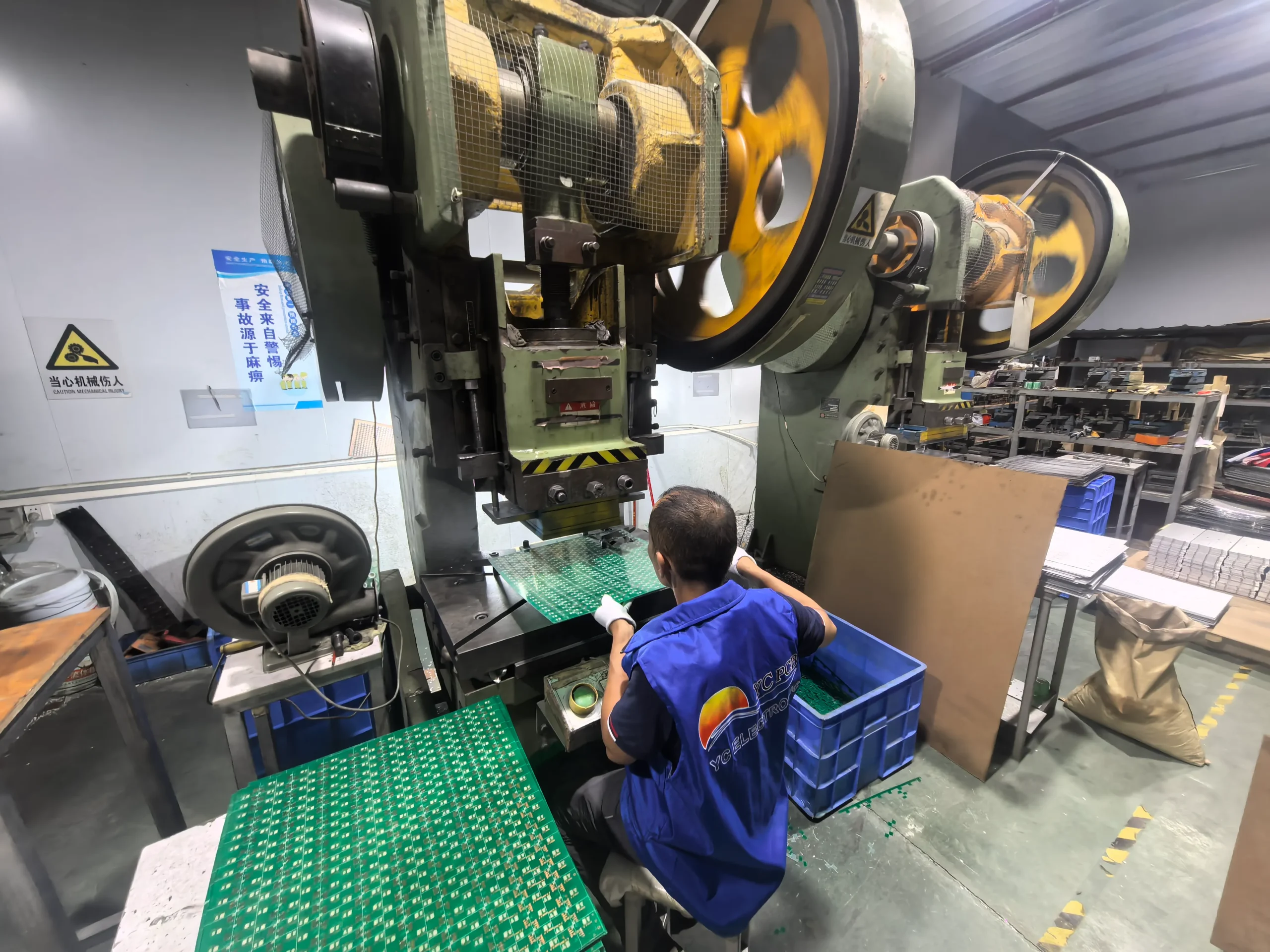 PCB die punching machine for repeatable mechanical board processing
