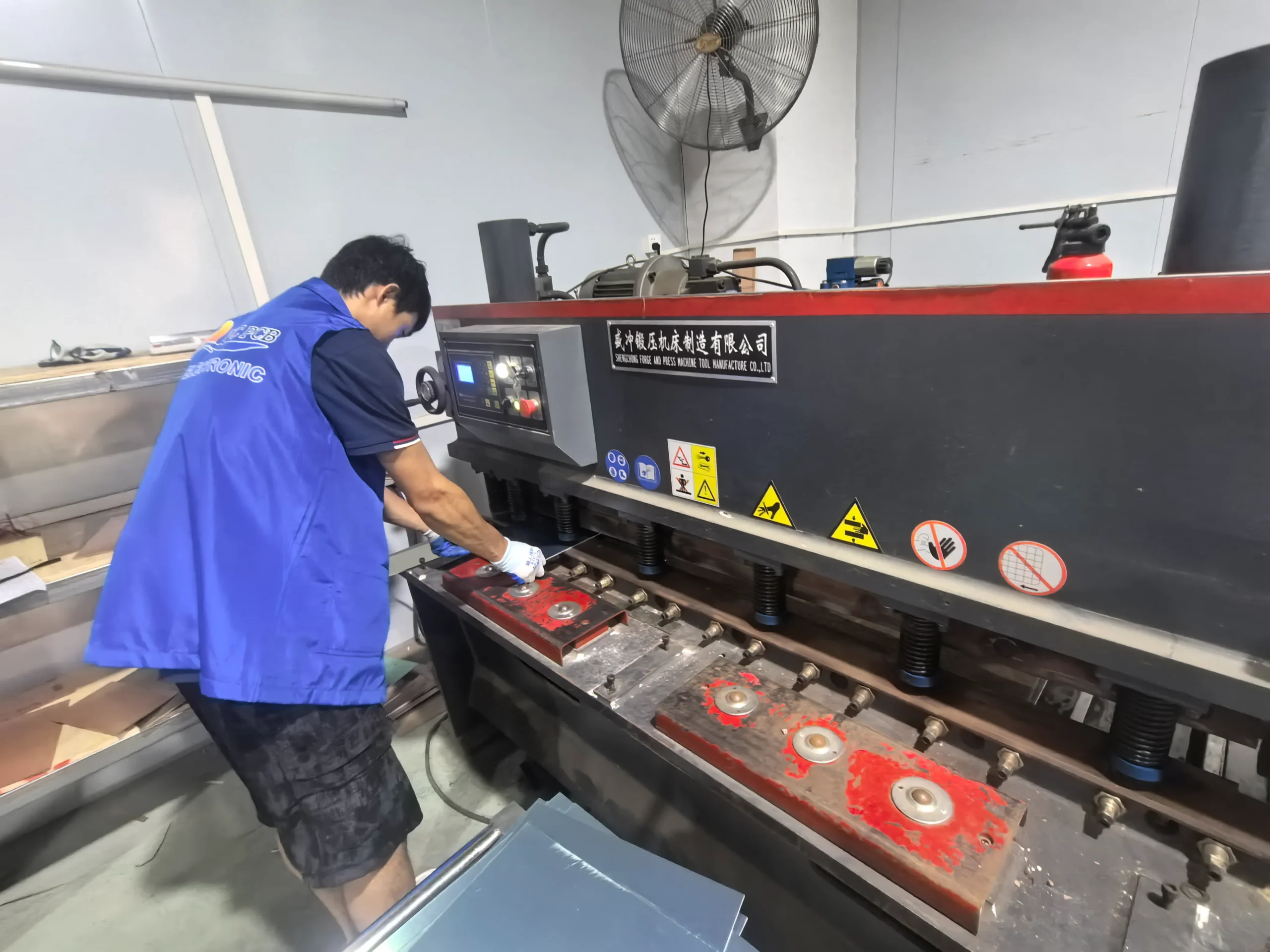 aluminum PCB material cutting process for aluminum substrate board