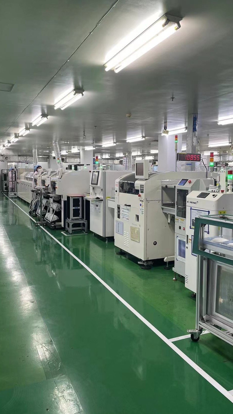 Automated pick-and-place machine for SMT PCBA assembly